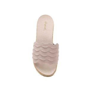 Qupid Shoes Deal Wavy Platform Sandals  NEW